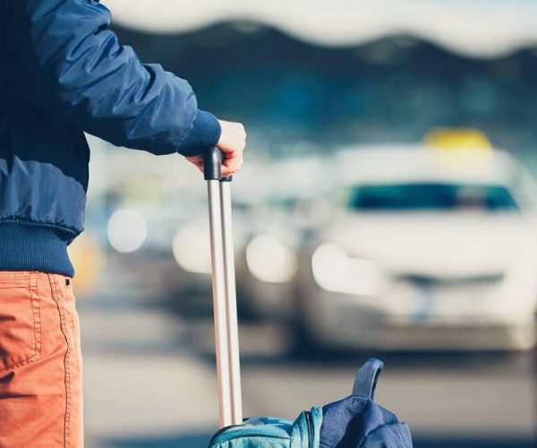 585257927 72 - arrivée et attendre un taxi